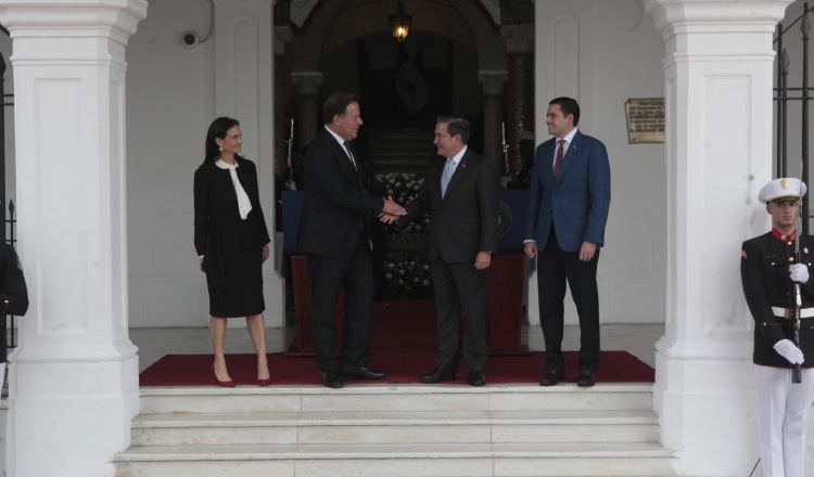 En este primer contacto en el periodo de transición, también participaron los vicepresidentes. Foto de Víctor Arosemena