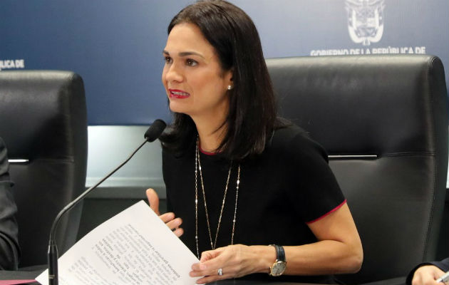 La canciller y vicepresidenta de la República, Isabel de Saint Malo, defendió la firma del pacto de migrantes y prometió que no tendría repercusiones negativas para el país. Cortesía