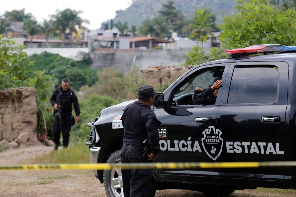 El lugar del hallazgo se encuentra cercano al predio ubicado en el bosque La Primavera, en donde peritos forenses extrajeron 138 bolsas con restos humanos en las últimas dos semanas y en el que se mantiene la búsqueda ante la sospecha de que podría haber más bultos enterrados. FOTO/EFE