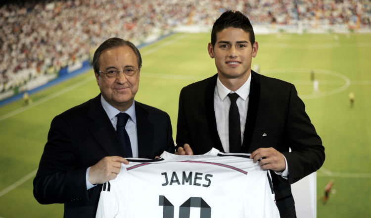 James Rodríguez junto al presidente del Real Madrid. Foto AP