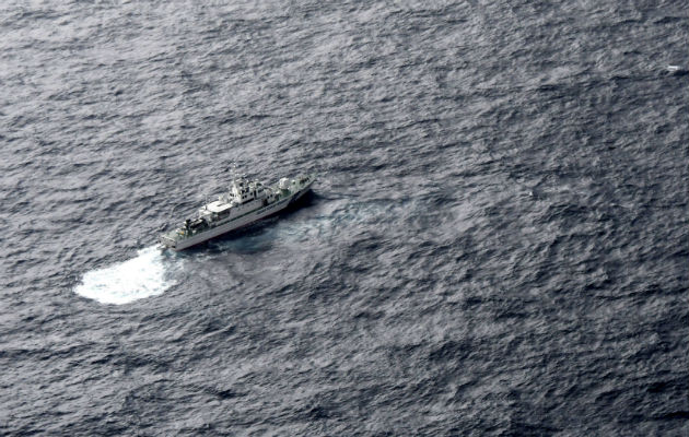 Vista del barco de la Guardia Costera de Japón en el mar durante una operación de búsqueda. AP