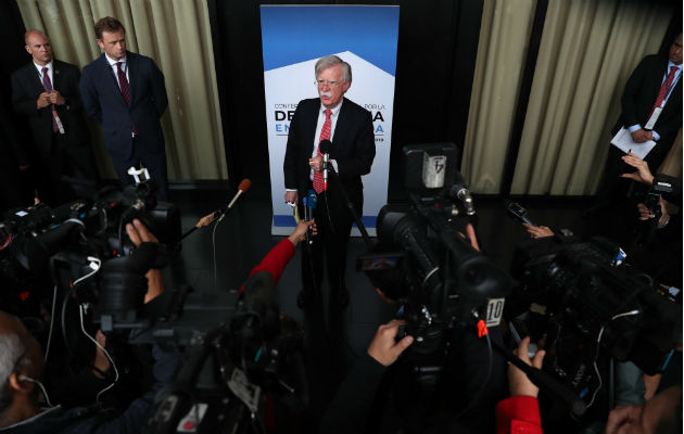 El asesor de Seguridad Nacional de la Casa Blanca, John Bolton, en rueda de prensa en Lima. Foto: EFE.