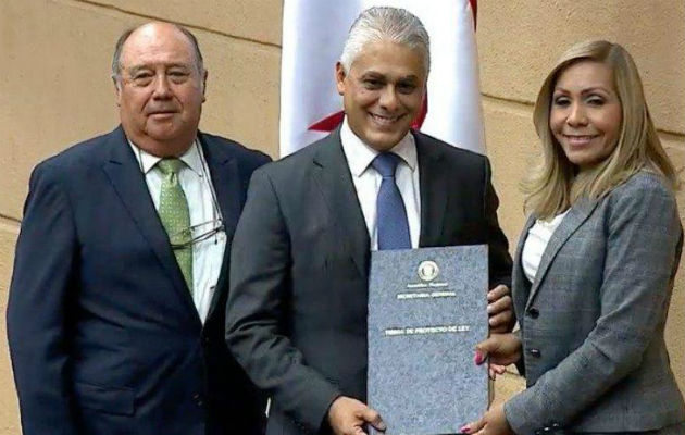 Avanza demanda de inconstitucionalidad contra nombramiento de Jorge González. Foto: Panamá América.
