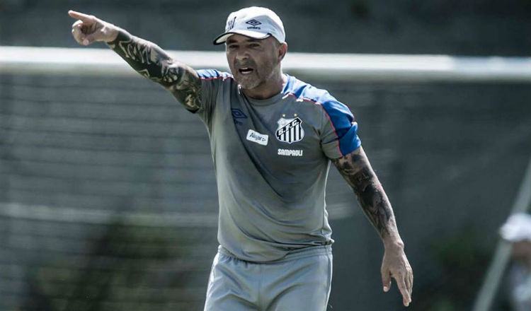 Jorge Sampaoli durante un entrenamiento del Santos. Foto Santos FC