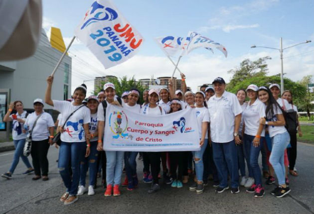 Los jóvenes realizaron una caminata desde la UTP hasta la Usma. Foto/Cortesía