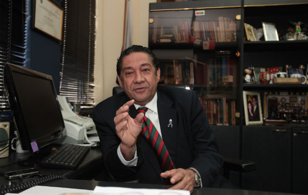 El expresidente del Colegio Nacional de Abogados, José Alberto Álvarez plantea la necesidad de una constituyente.