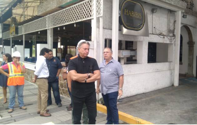 El alcalde de la ciudad capital, José Luis Fábrega, realizó un recorrido por calle Uruguay, este lunes.