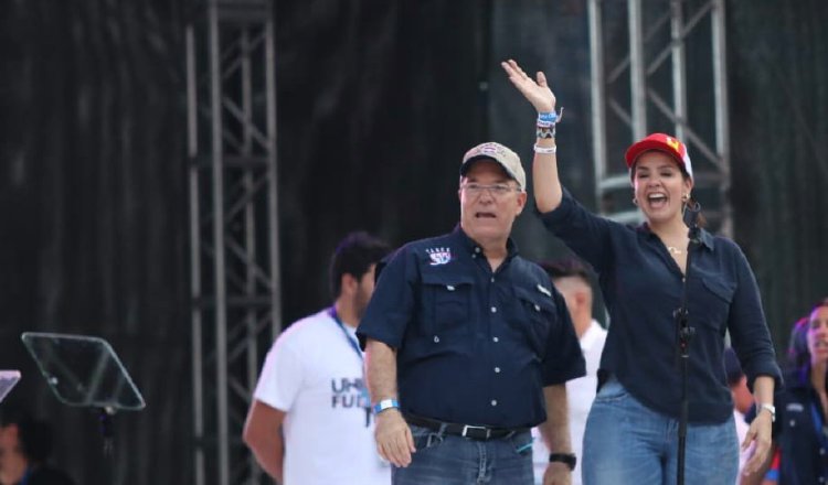 José Luis Fábrega y su compañera de fórmula, Yudi Meana. Cortesía