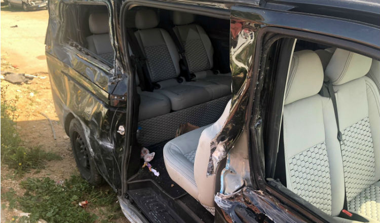 Vista del vehículo involucrado en un accidente. Foto AP
