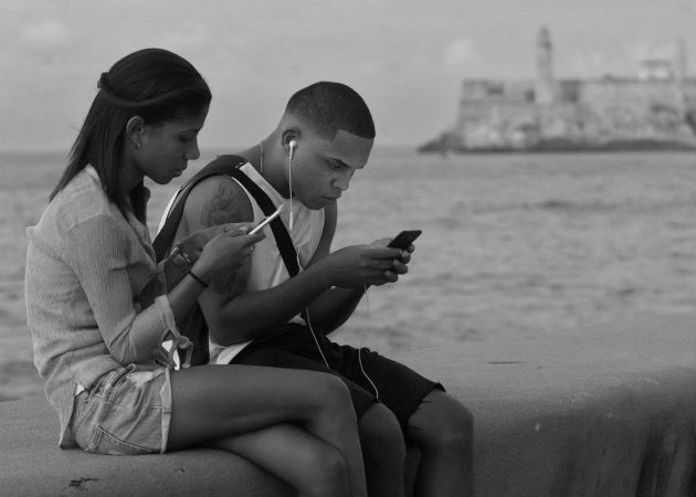 Juventud, divino tesoro, guarden respeto a sus mayores. Esta generación es la del milenium, la tecnología avanzada, ellos saben cosas que en nuestras vidas hemos soñado saber.