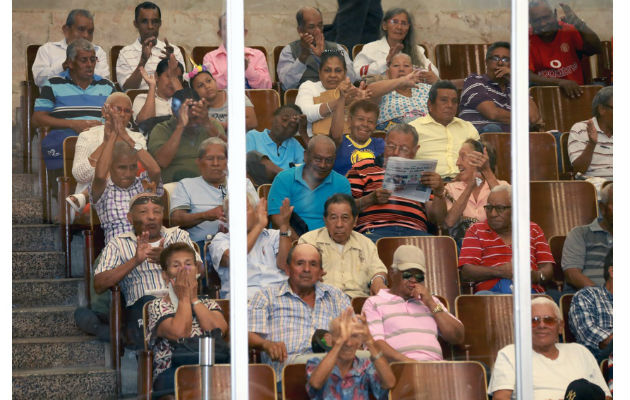 Los jubilados además del bono está solicitando un incremento en las pensiones.