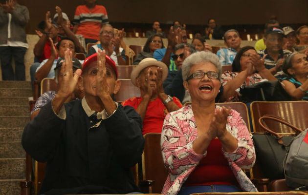 Jubilados y pensionados ahora a la espera que el Ejecutivo ratifique el aumento. @asambleapa