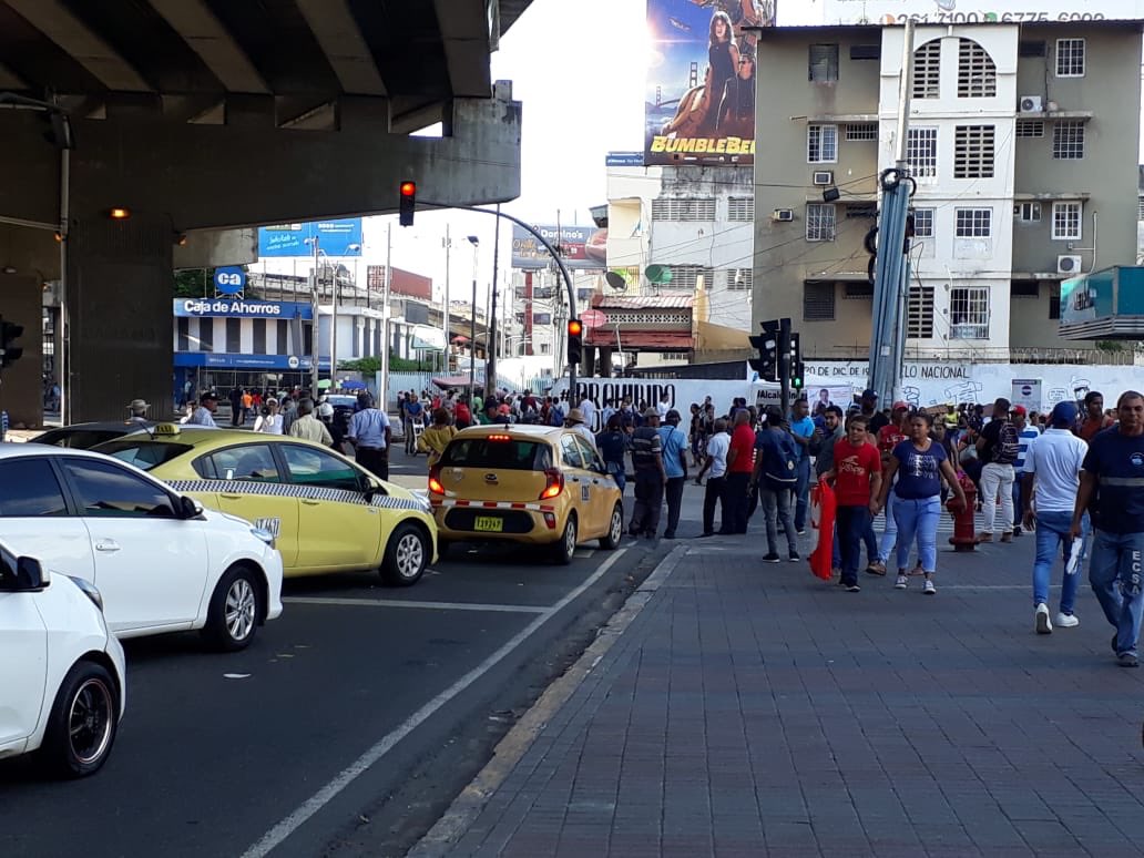 Jubilados pondrán denuncias luego de agresiones de agentes policiales. Foto: Panamá América.