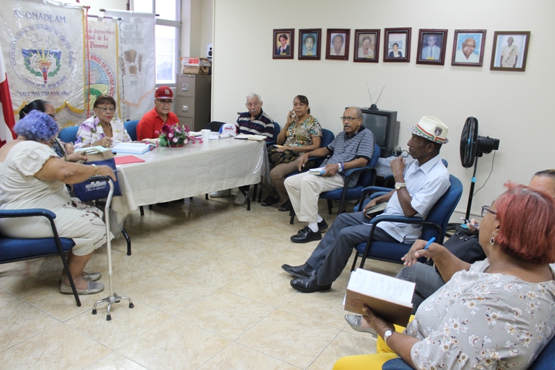 Asociaciones relacionadas con grupos de adultos mayores se reunieron para afinar detalles sobre los Juegos Regionales de la Tercera Edad.