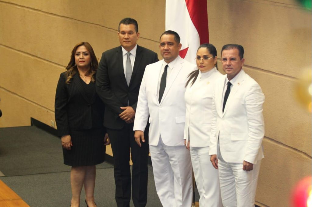 El alquiler de los 12 vehículos es por un periodo de 12 meses, según la Asamblea Nacional. Foto: Panamá América.