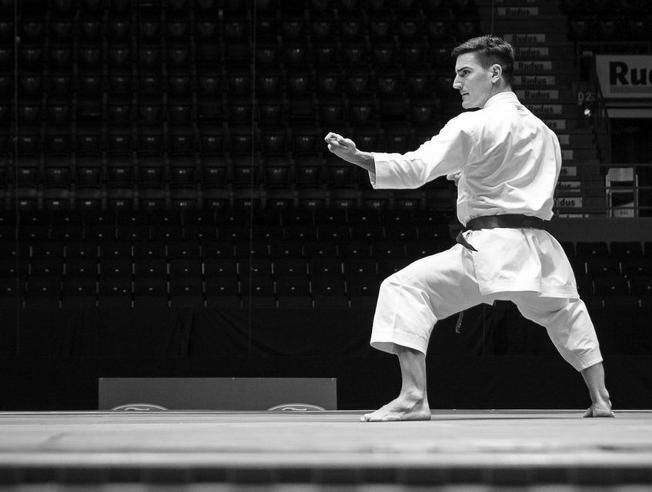 El joven estudiaba karate en una academia que impartía esa disciplina, que le apasionaba.