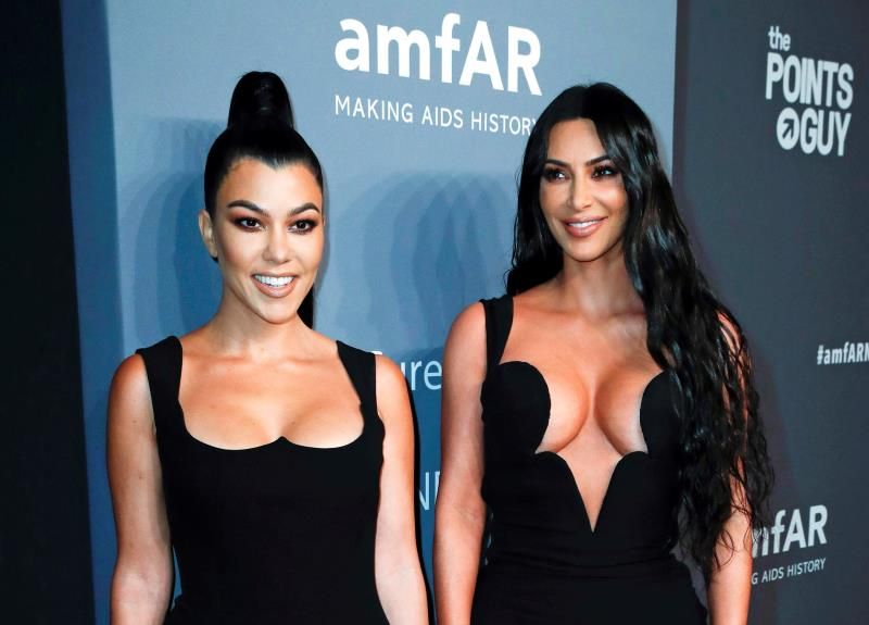 Kourtney y Kim Kardashian. Foto: EFE