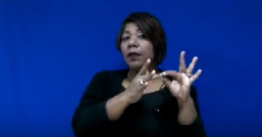 Karla Mackay, intérprete de señas del Iphe.