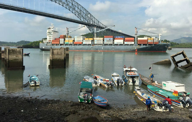 El muelle que podría desaparecer tras la construcción del cuarto puente sobre el Canal. Foto: EFE.