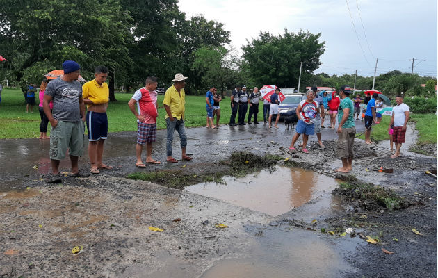 Atribuyen la inundación a una obstrucción de las aguas pluviales. Foto: Melquíaes Vásquez. 