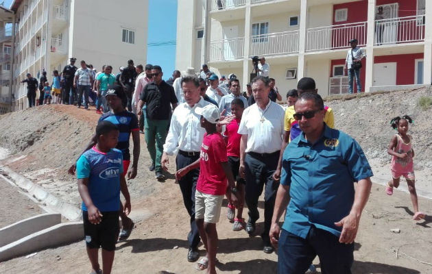 El presidente Varela estuvo en Alto de Los Lagos con los de la orden Salesiana. Foto: Diómedes Sánchez. 