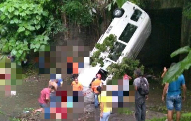 Mujer desaparecida tras accidente de Las Lajas donde fallecieron seis personas. Foto: Cuerpo de Bomberos de Panamá.