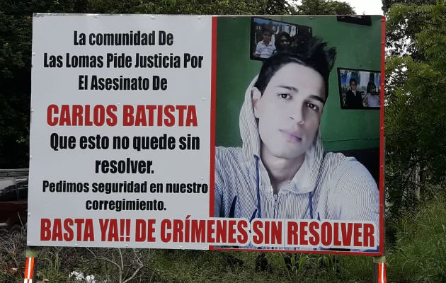 Portaban afiches con la fotografía del joven asesinado. Mayra Madrid. 