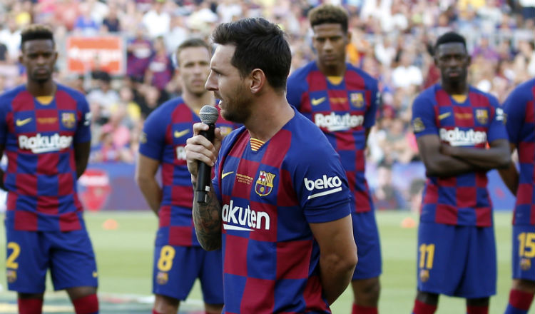 Leo Messi durante la presentación de la plantilla ante su afición. Foto AP