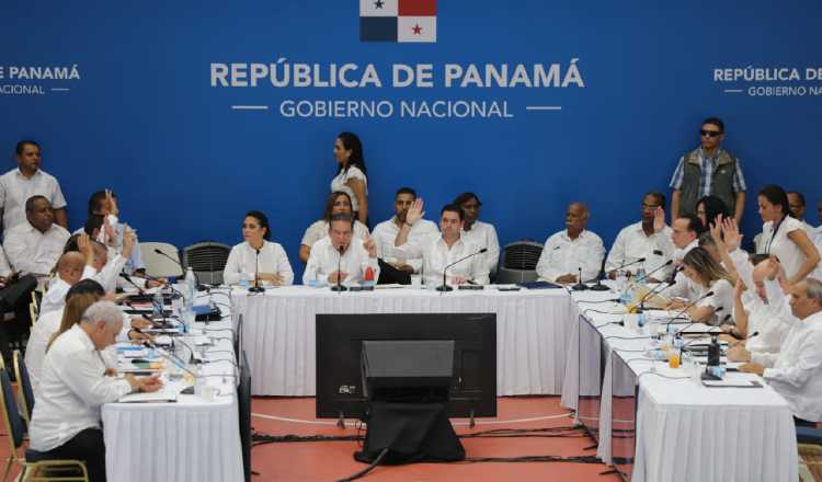  El gimnasio Orlando Winter fue el escenario para que se realizara el tercer Consejo de Gabinete, donde se aprobaron inversiones para San Miguelito. Foto: Cortesía