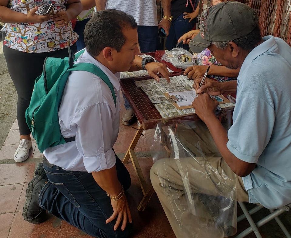 Luis Casís depositará las iniciativas de la gente en una mochila que cargará en sus caminatas por el país y que será distintivo de su compromiso con las familias panameñas. 