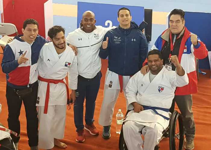 Junto a la selección nacional de para-karate.