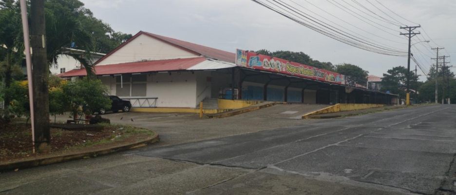 Eran las 3:23 pm, cuando tres sujetos ingresaron al mini súper Market Espinar, con la intención de robar. Foto/Diómedes Sánchez