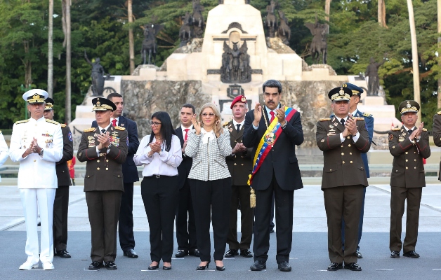 Nicolás Maduro (3i), durante un acto con militares en conmemoración del 198º Aniversario de la Batalla de Carabobo y Día del Ejército, en Carabobo (Venezuela). FOTO/EFE