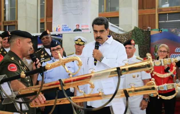 Maduro en una ceremonia este martes con la Fuerza Armada en Caracas. Foto: EFE.