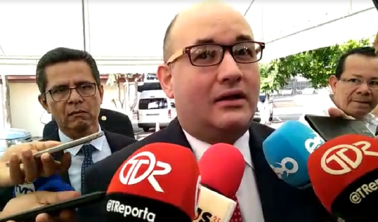 El magistrado del Tribunal Electoral, Alfredo Juncá, acudió a la Asamblea Nacional. Foto de cortesía