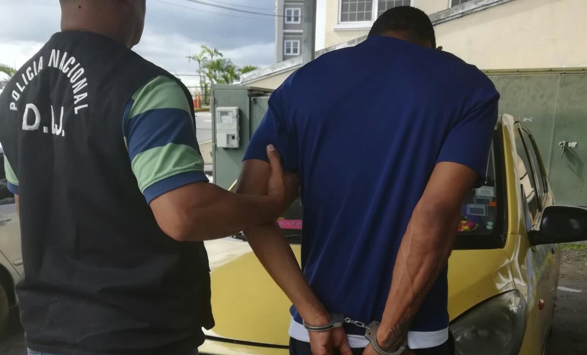 El sujeto que arrastró por los cabellos a una mujer en San Miguelito fue capturado el 11 de julio de 2018. 