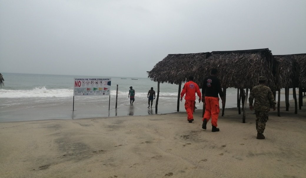 Personal del Sinaproc monitorearon las playas del Pacífico. Foto de cortesía