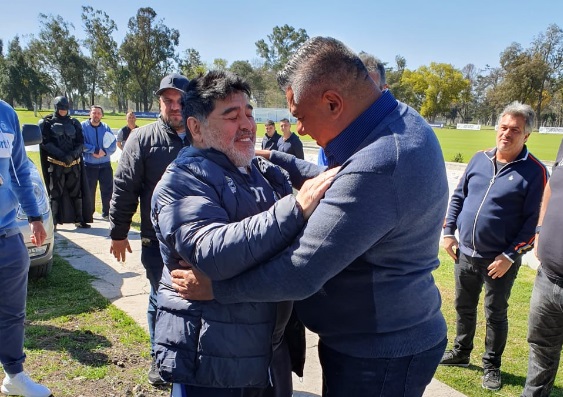 Maradona y Claudio 'Chiqui' Tapia. Foto:@tapiachiqui
