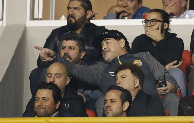 Diego Maradona tuvo que ver el partido en las gradas. Foto:EFE