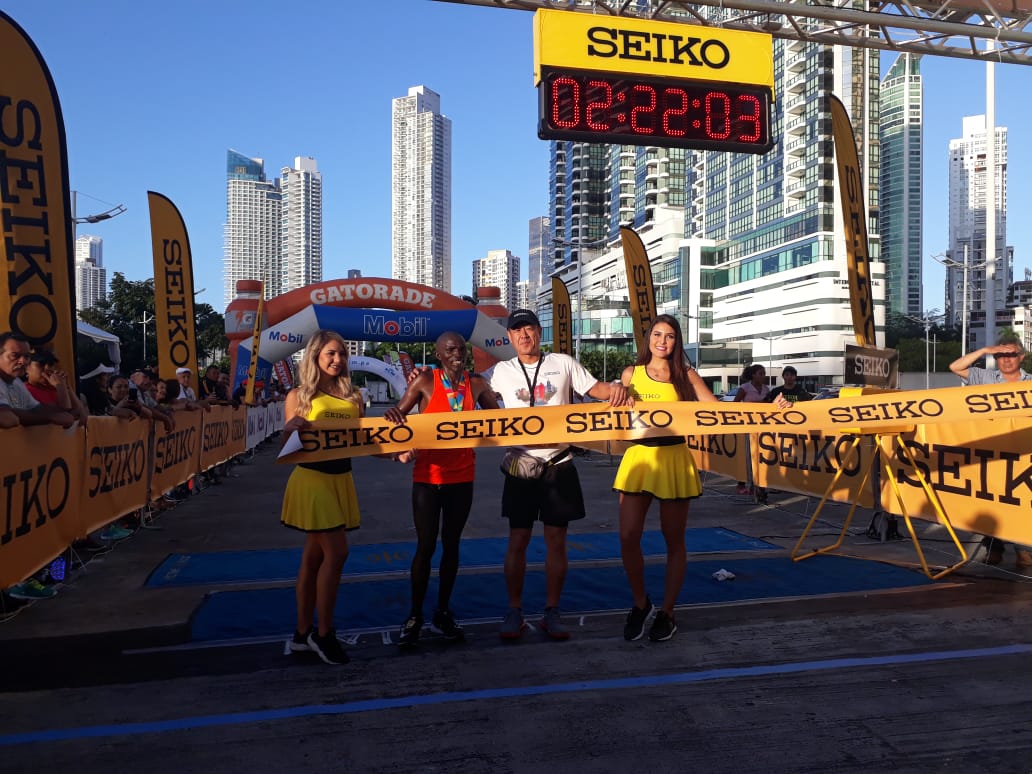 keniano Simón Kariuki,ganador de la Maraton de Panamá. Foto/Aurelio Martínez