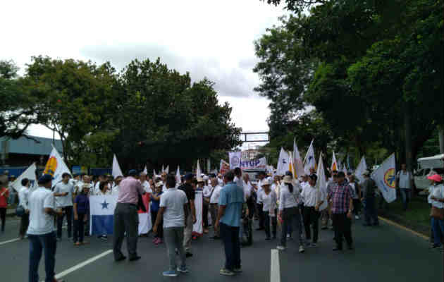 Universidad de Panamá en marcha multitudinaria en contra de las reformas constitucionales. Foto/Yai Urieta