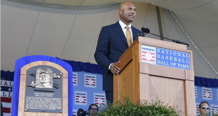 Mariano Rivera en su discurso al ser inducido al Salón de la Fama.  AP