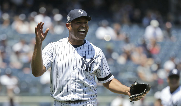 Mariano Rivera en el regreso al estadio Yanqui. Foto AP