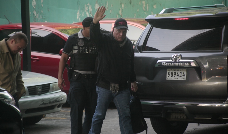 El expresidente Ricardo Martinelli, a su llegada al Sistema Penal Acusatorio en plaza Ágora. Foto de Víctor Arosemena