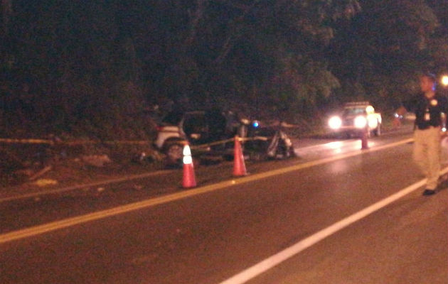 El carro quedó a un costado de la vía. Foto: Diómedes Sánchez S.