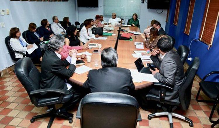 En esta semana, pacientes de enfermedades crónicas se reunieron con las autoridades de la CSS para ver el tema de sus medicamentos. Foto de cortesía