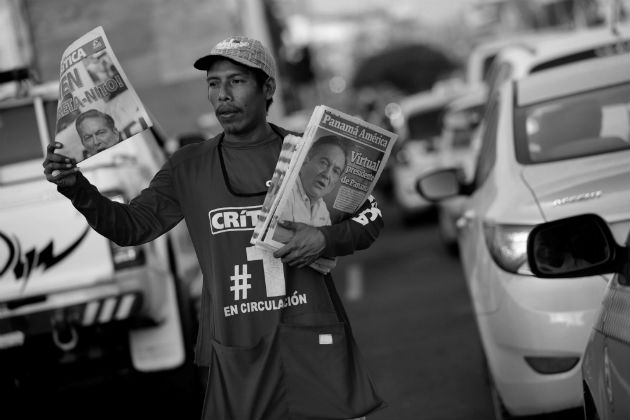 Portadas de los diarios Panamá América y Crítica, en las que se anuncia sobre el reñido triunfo del candidato presidencial por el Partido Revolucionario Democrático, Laurentino 'Nito' Cortizo. Las elecciones se realizaron el domingo 5 de mayo. Foto: EFE.