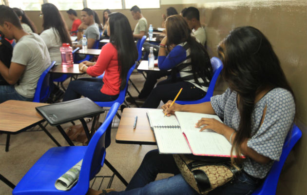 Los estudiantes necesitan mucha orientación psicotécnica para que al momento de buscar o escoger la carrera se enfoquen en las que realmente demanda el mercado. Foto: Archivo