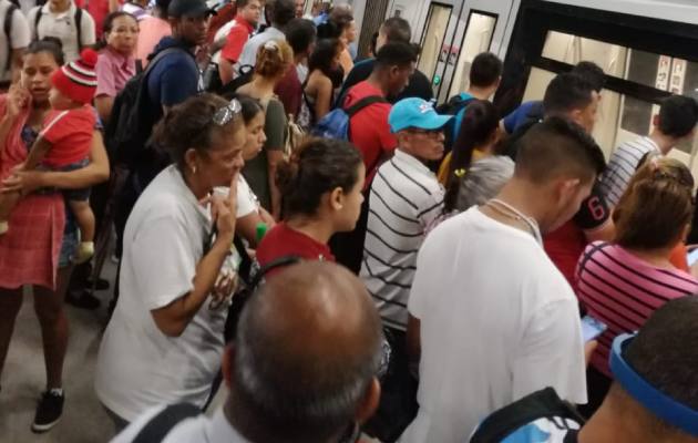Las personas que se encontraban en los vagones de la Línea 1 del Metro de Panamá fueron evacuadas.