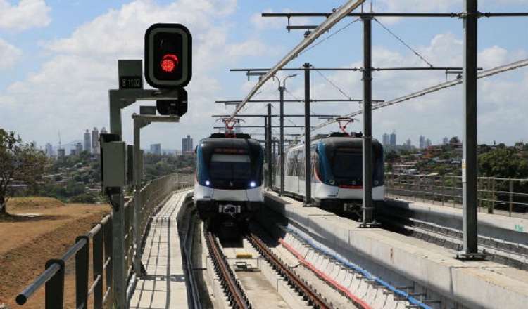 La recién inaugurada Línea 2 del Metro consta de 16 estaciones y los trenes son de cinco vagones.